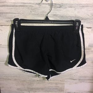Nike dri fit shorts size medium in kids black and white sports athletic shorts​​